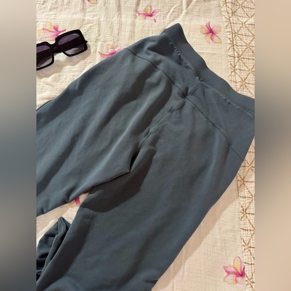 Lululemon Every Moment Pant ✨✨ - Picture 6 of 11